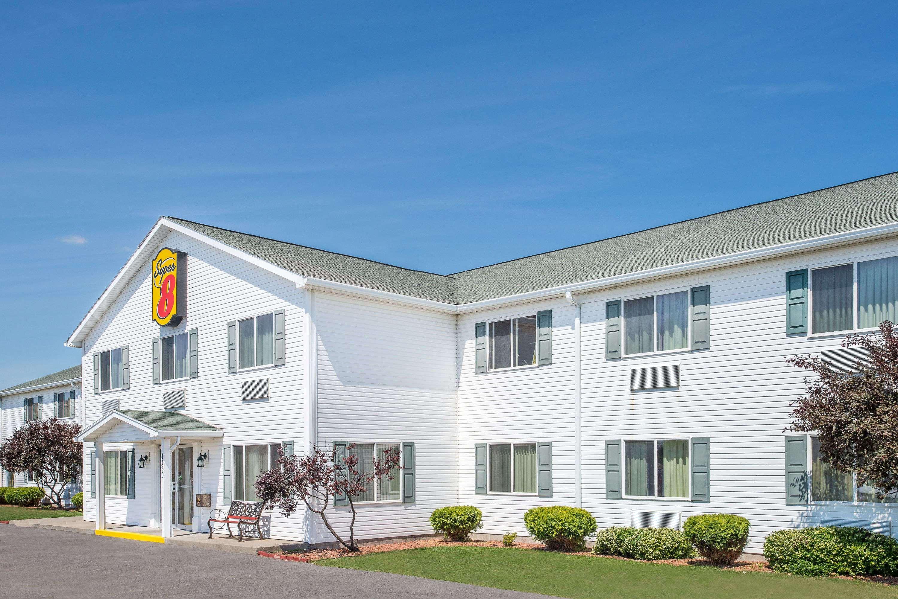 Super 8 By Wyndham Canandaigua Exteriör bild