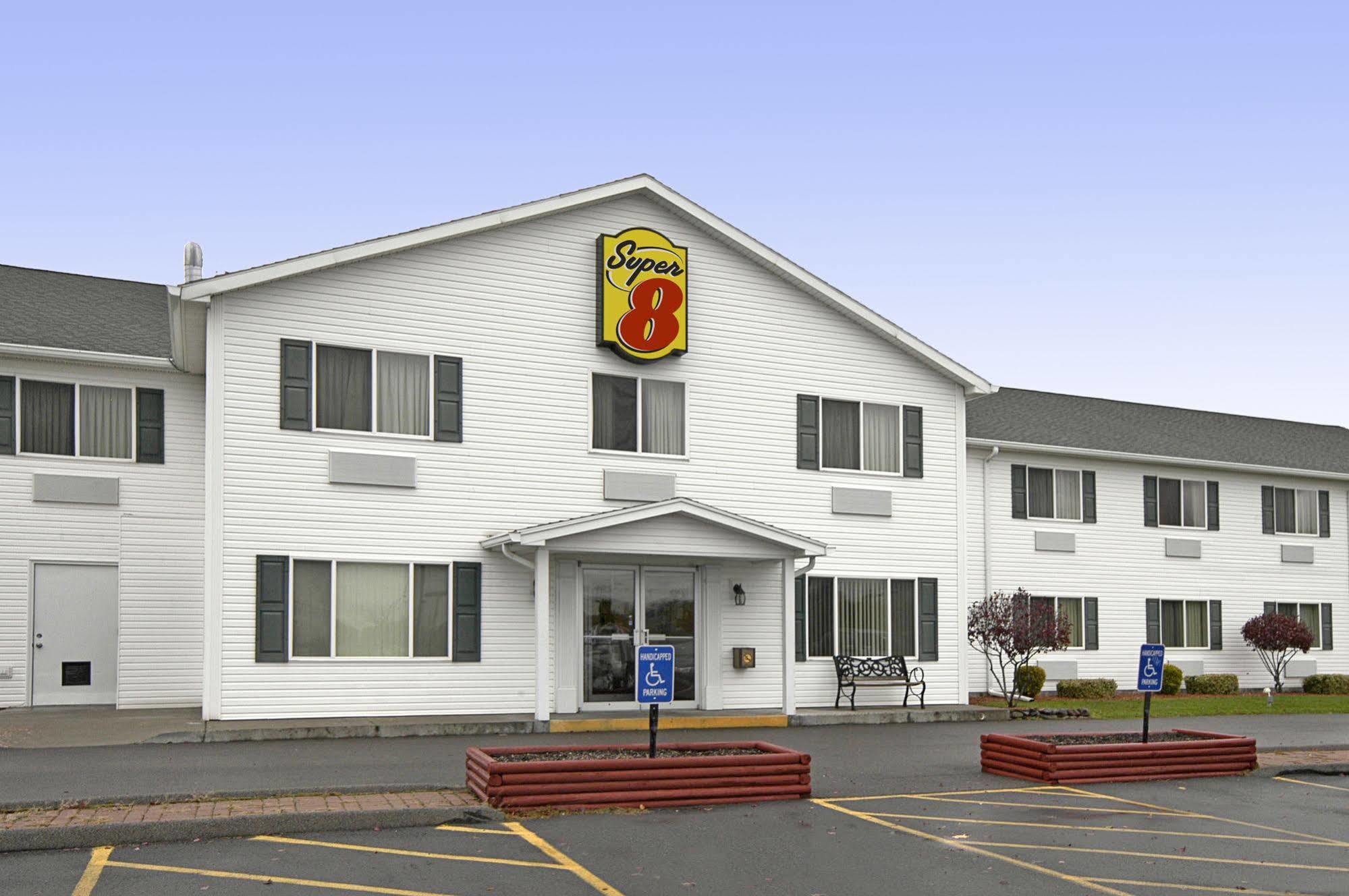 Super 8 By Wyndham Canandaigua Exteriör bild